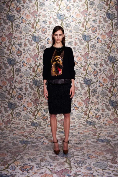Look 10